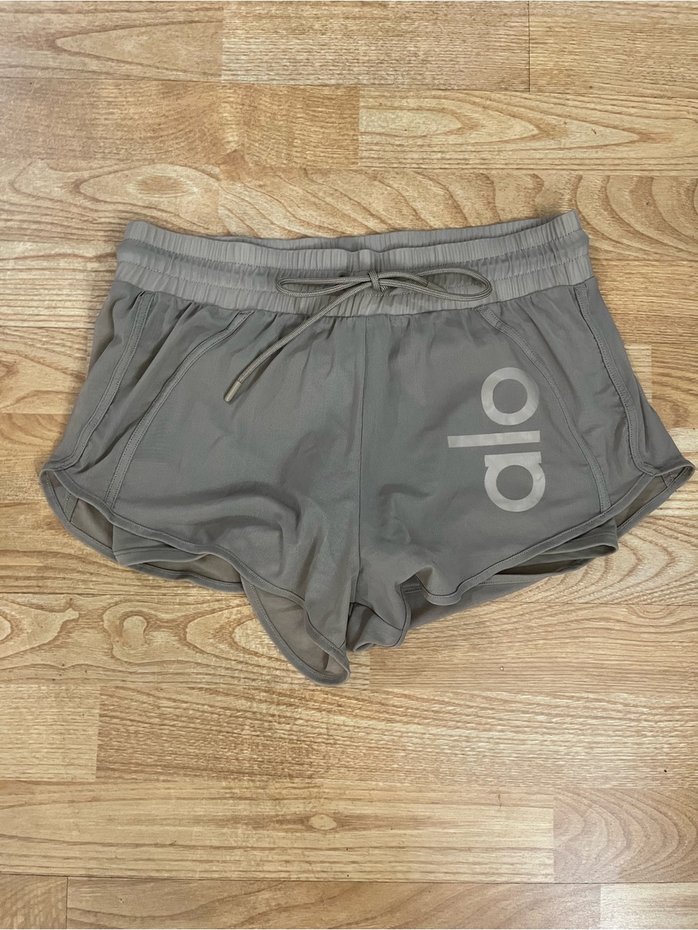 Alo Yoga Ambience Short Size XS